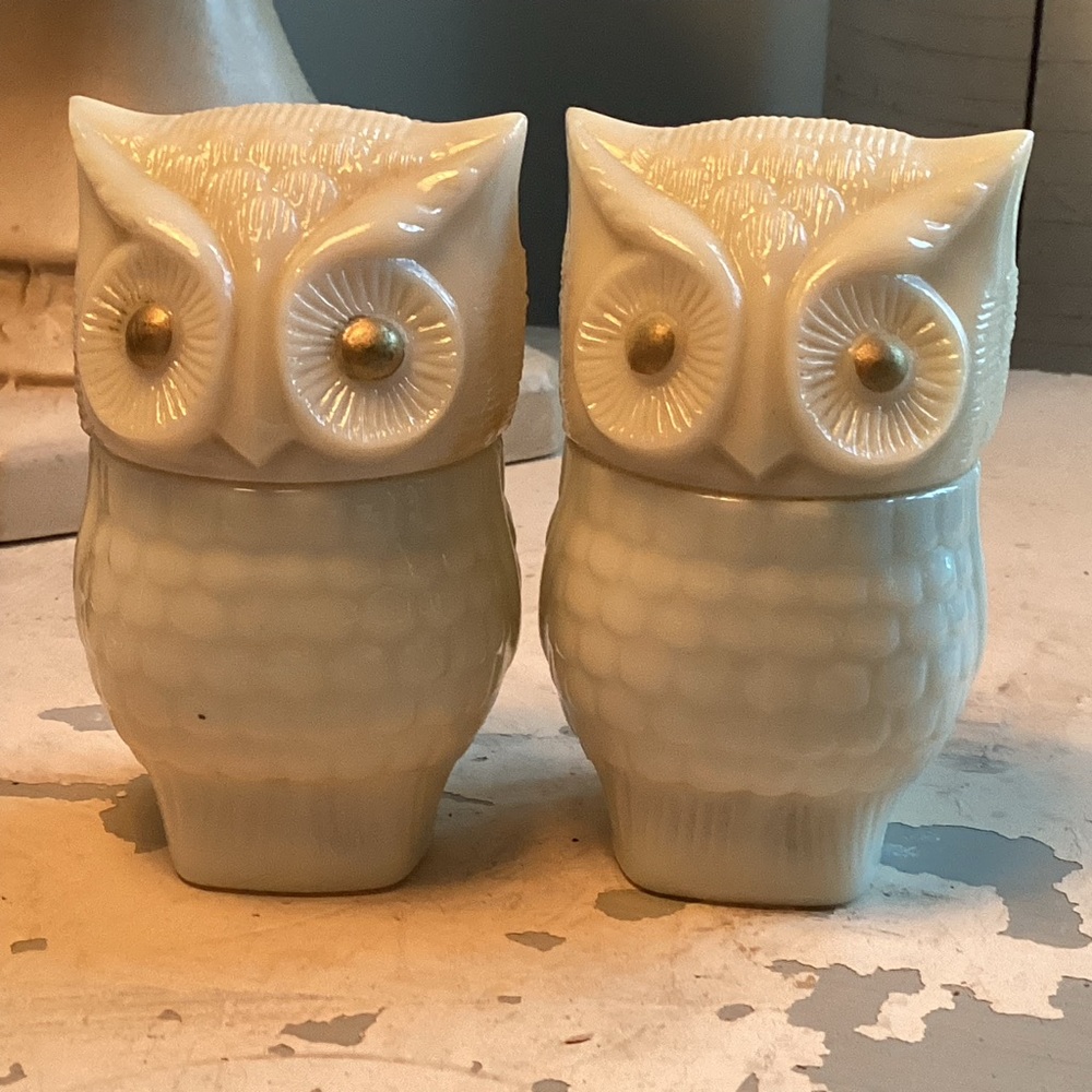 Avon Vintage Sachet Milk Glass Rose Cream Empty Owl Pair. 1972